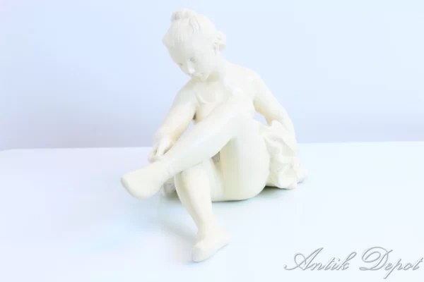 Baletka - glazovaná keramika - bílá, Československo - JIHOKERA v Bechyni