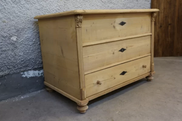 Selská truhla s šuplíkem – maskovaná jako komoda (originál, bez vosku)