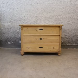 Selská truhla s šuplíkem – maskovaná jako komoda (originál, restaurovaná, bez vosku)