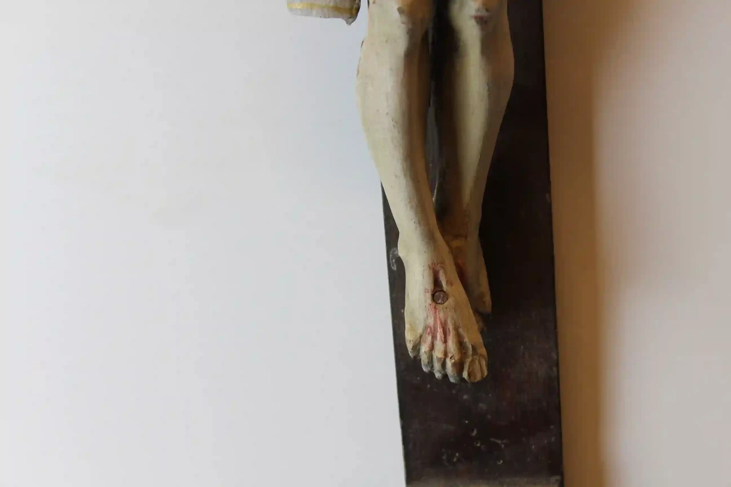 Dekorativní nástěnný kříž s figurou Krista (INRI) - Detail