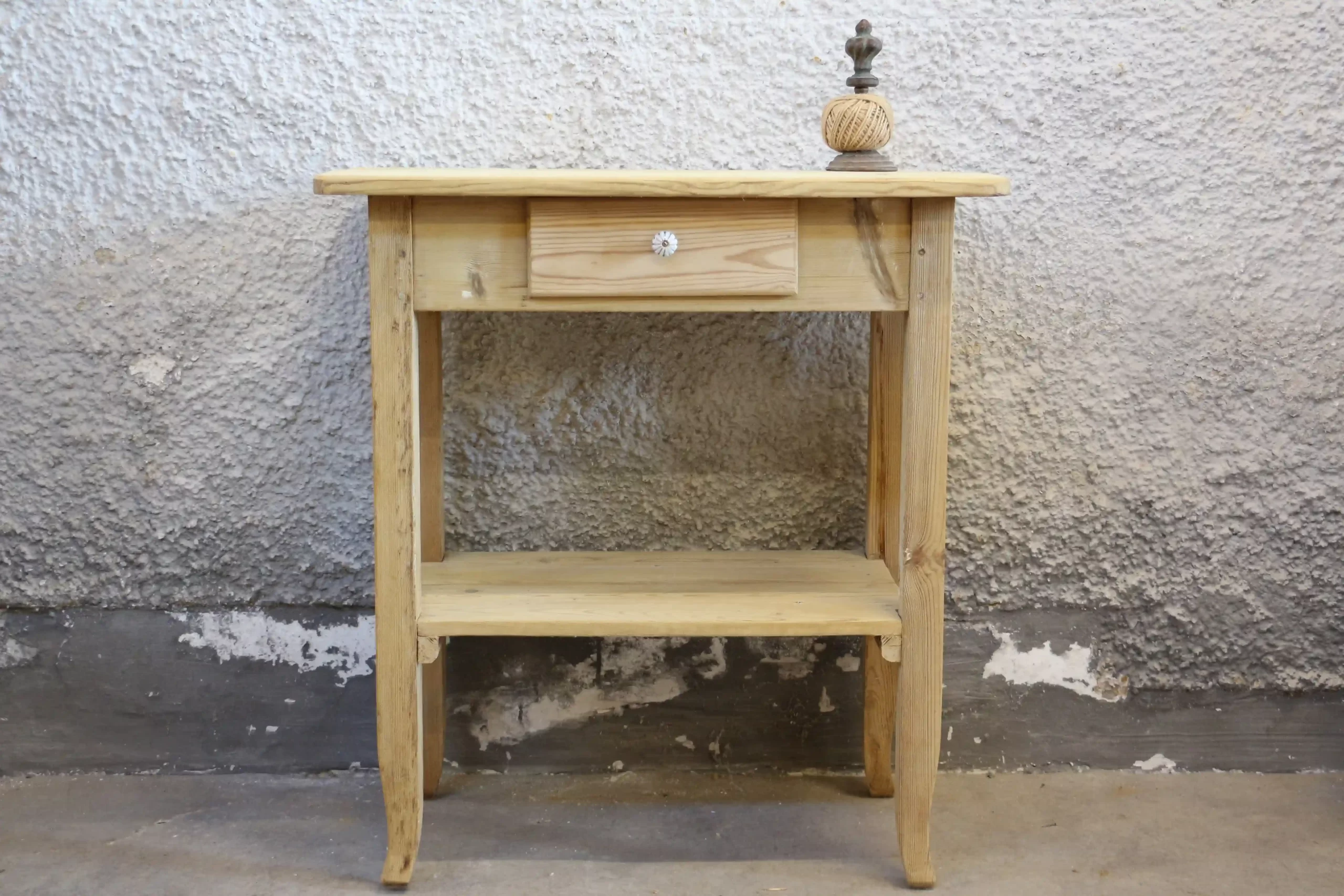 Originální selský stolek s šuplíkem