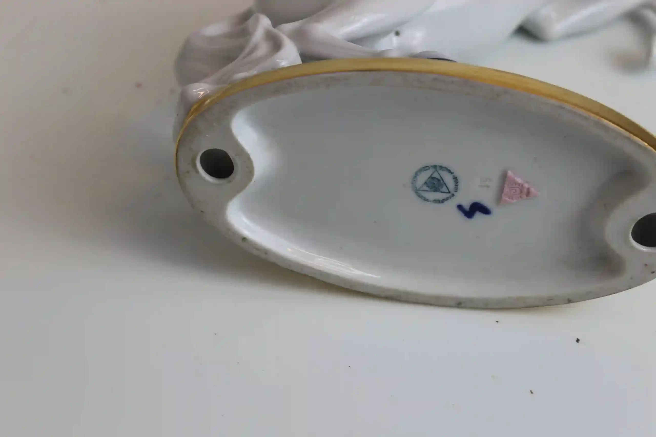 Porcelánová soška vzpínajícího se koně - Značeno