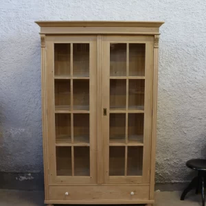 Replika rustikální vitríny