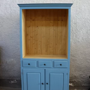 Selská kredenc z masivu ve světle modrém odstínu