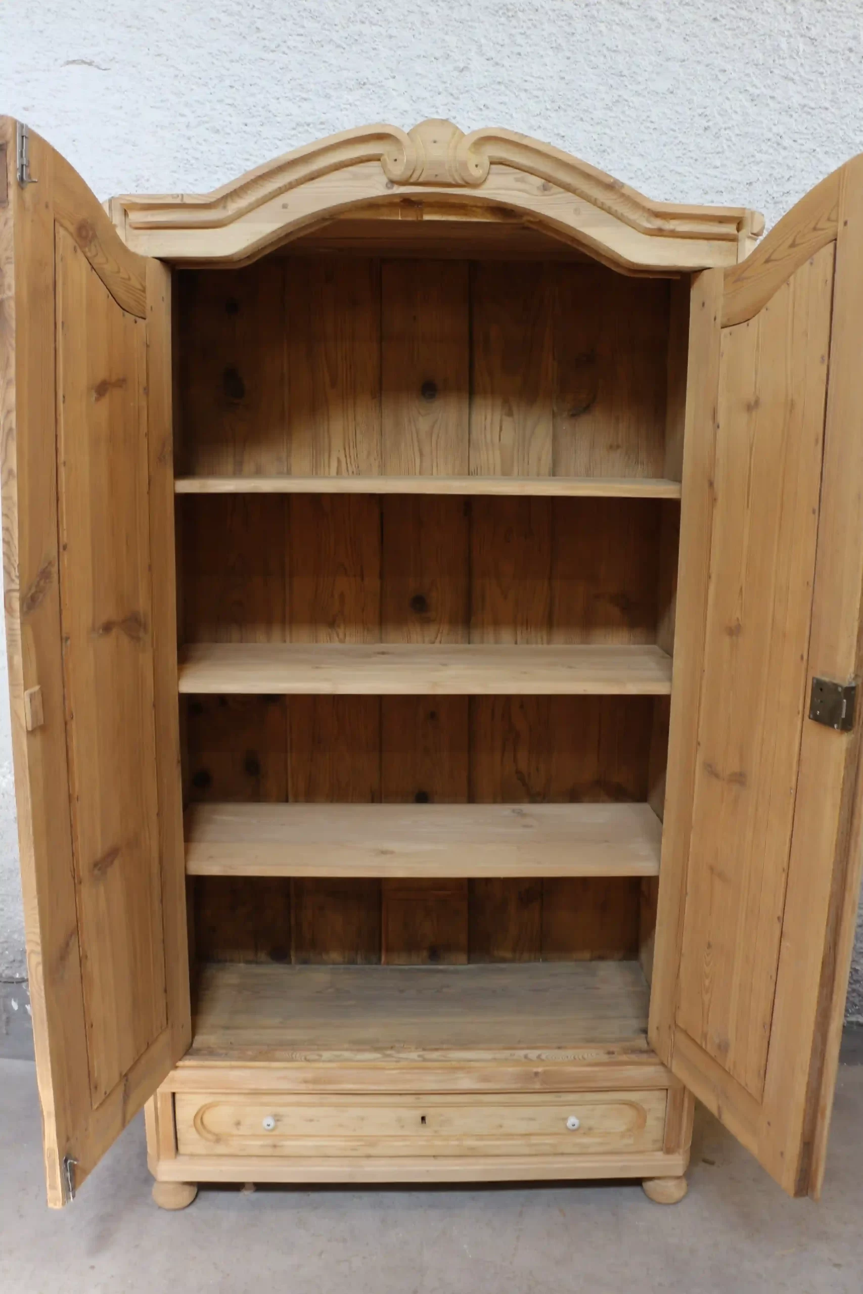 Selská skříň s klenutým vrchem – originál - Pohled dovnitř