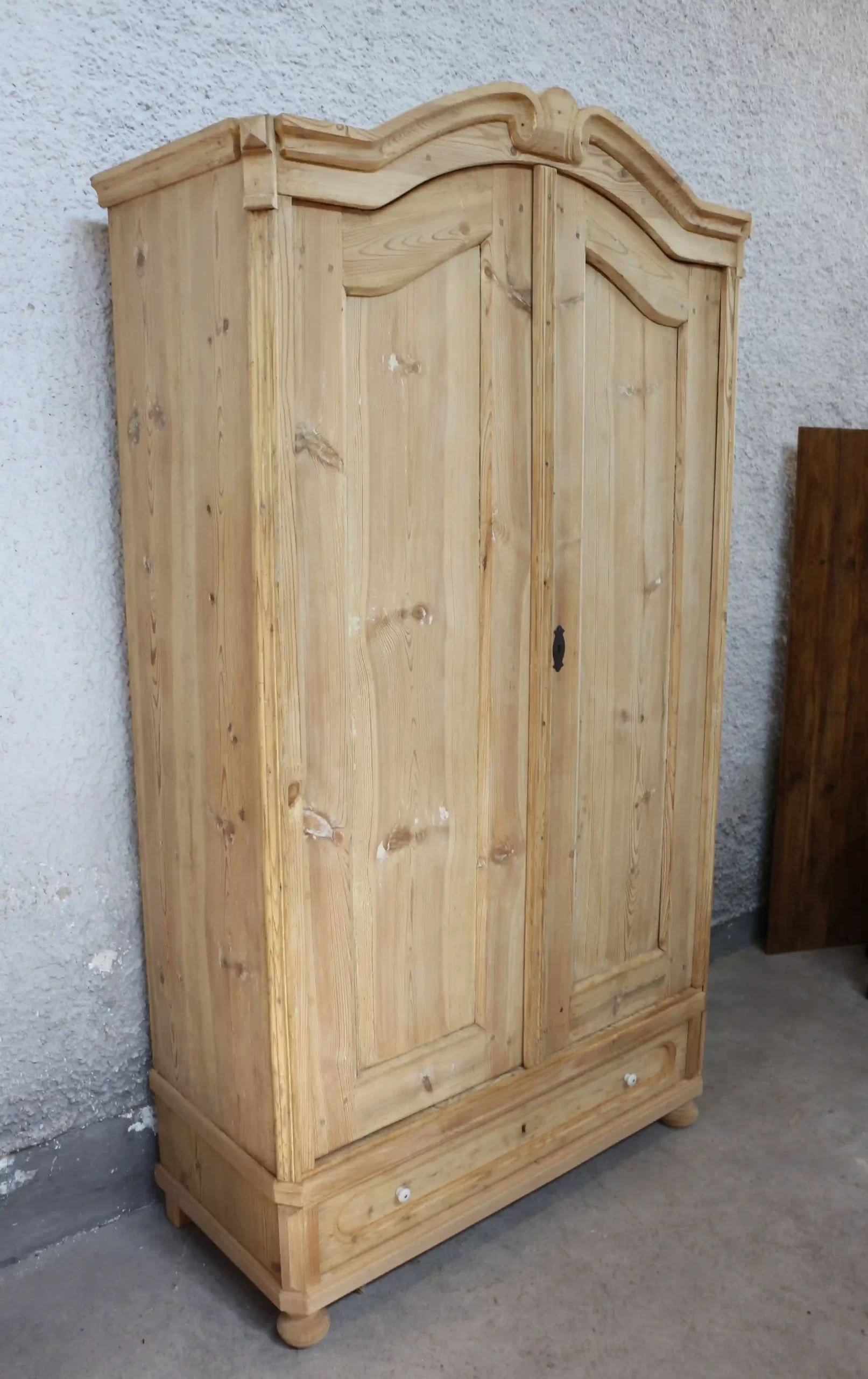 Selská skříň s klenutým vrchem – originál - Z prava