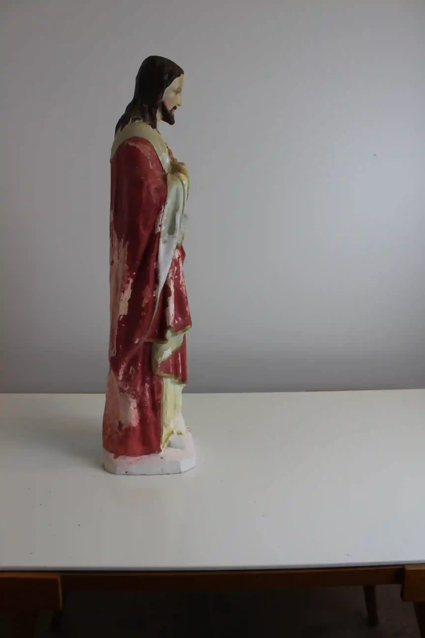 Soška Ježíše Krista – Nejsvětější Srdce - pohled z prava