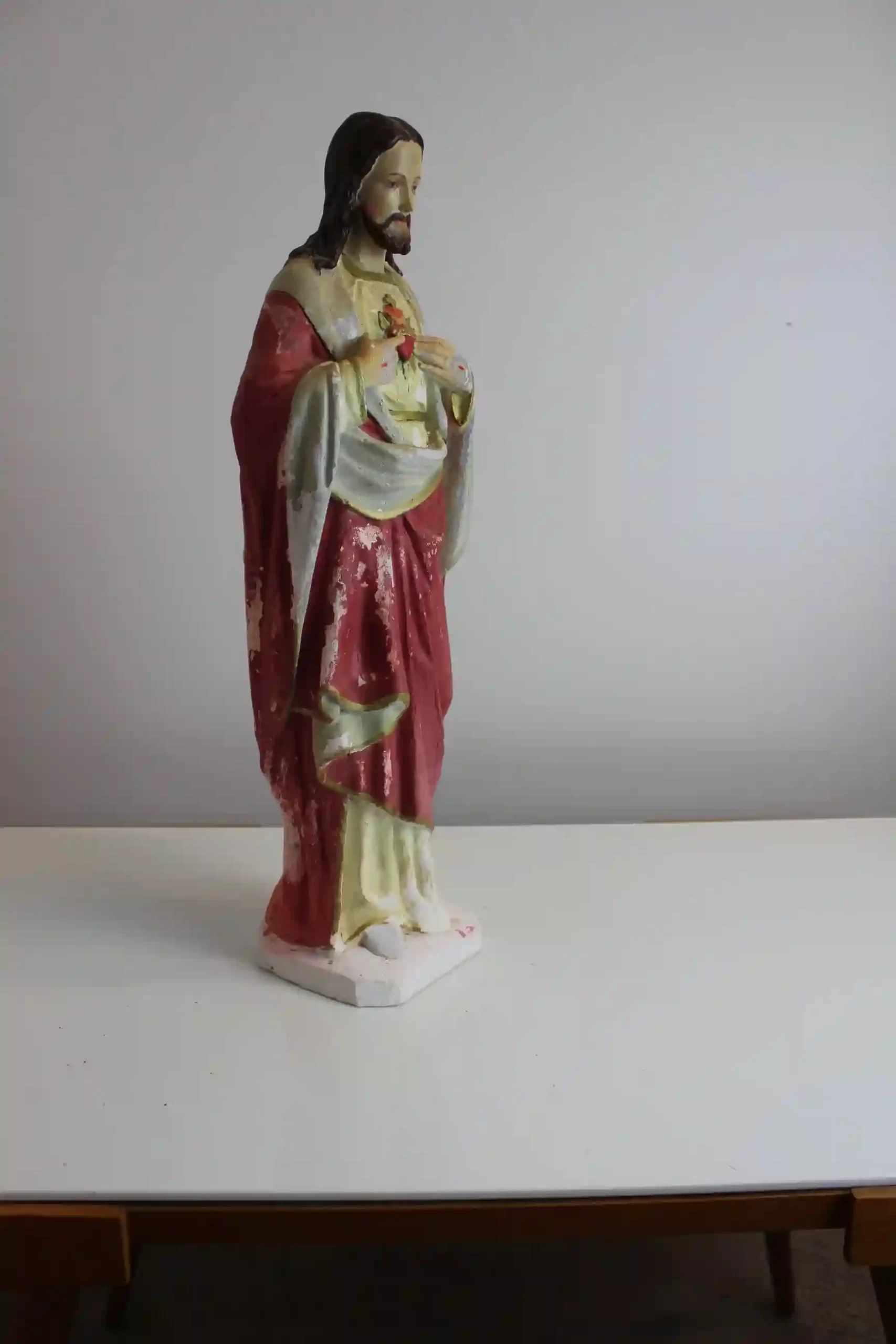 Soška Ježíše Krista – Nejsvětější Srdce - pohled ze strany