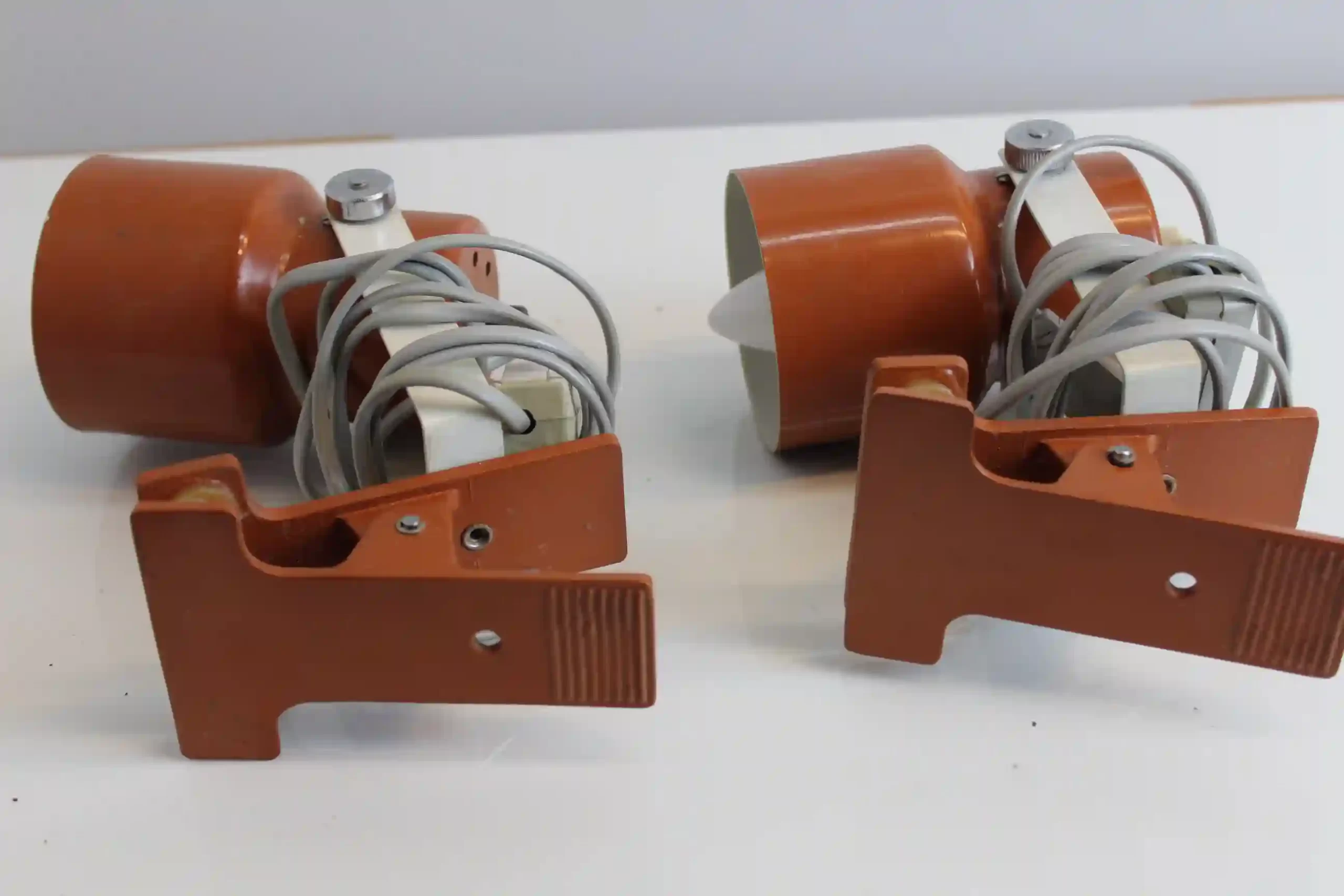 Svěrkové lampičky z 60.–70. let - Robustní svěrky