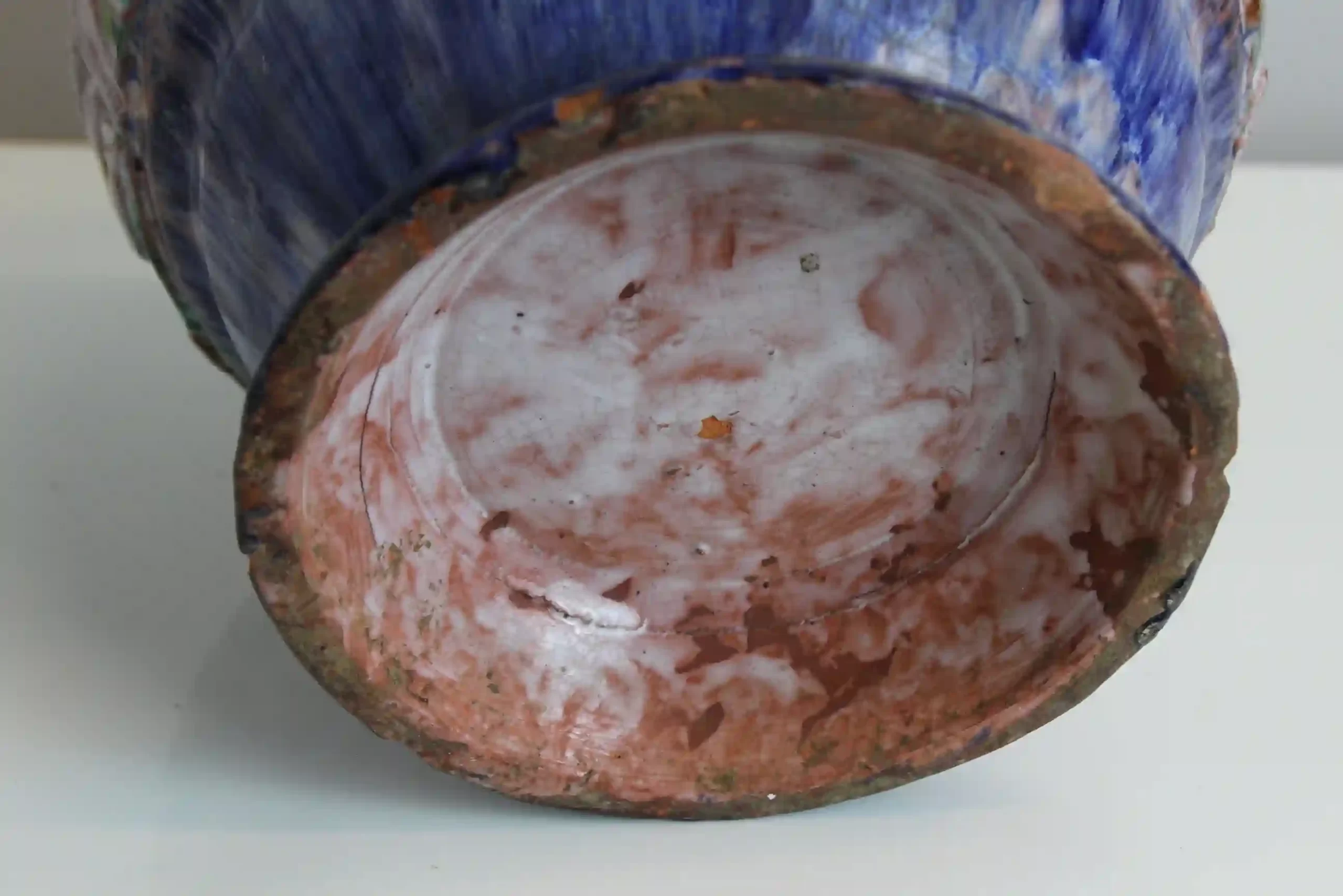 Velký keramický květináč - žardiniéra s figurální výzdobou - spodek