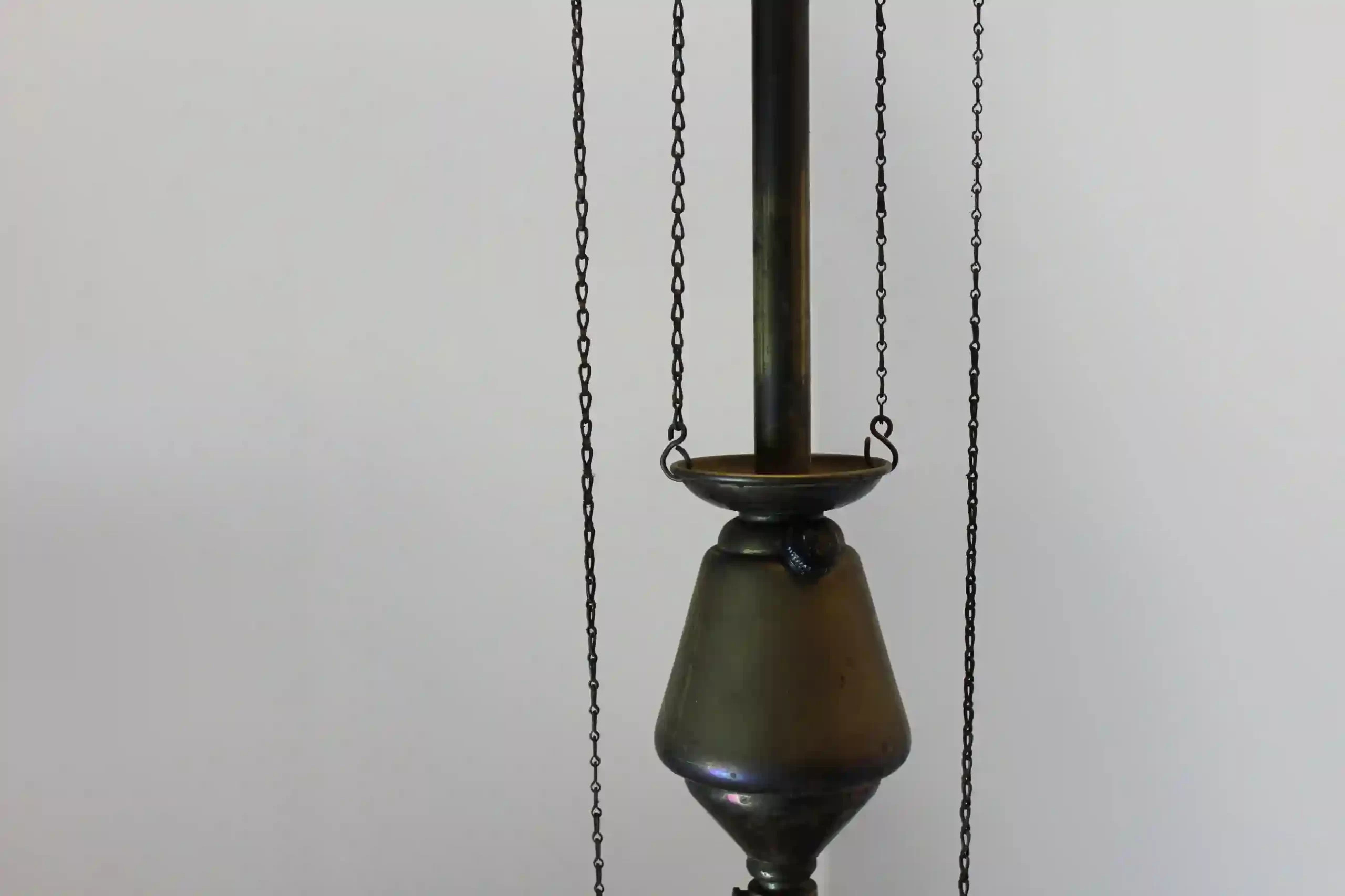 Závěsný lustr typu „petrolejka“ - detail